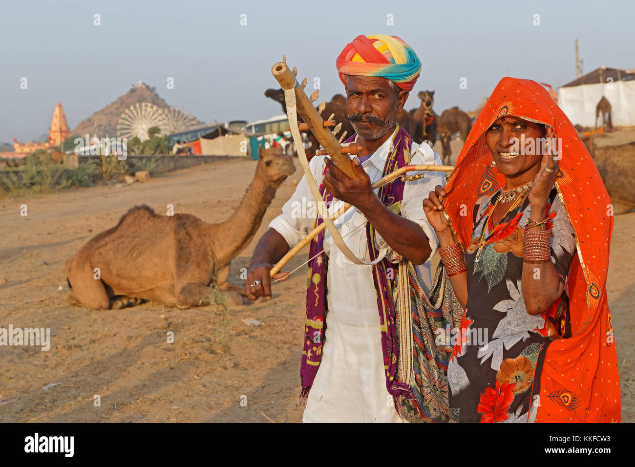 PUSHKAR, INDIA, 28 Ottobre 2017 : Musicisti durante il festival. Pushkar Camel fair è una delle più grandi fiere del bestiame nel paese con migliaia Foto Stock