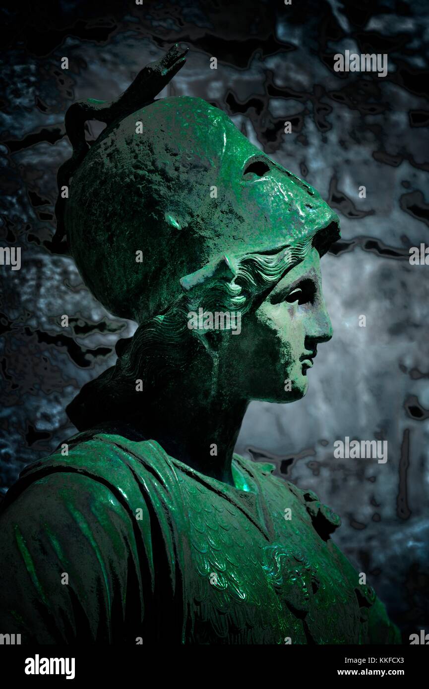 Statua di Minerva, dea della guerra. Arezzo toscana italia. Questa copia, situato su Via Pellicceria, del IV secolo A.C. originale in bronzo Foto Stock