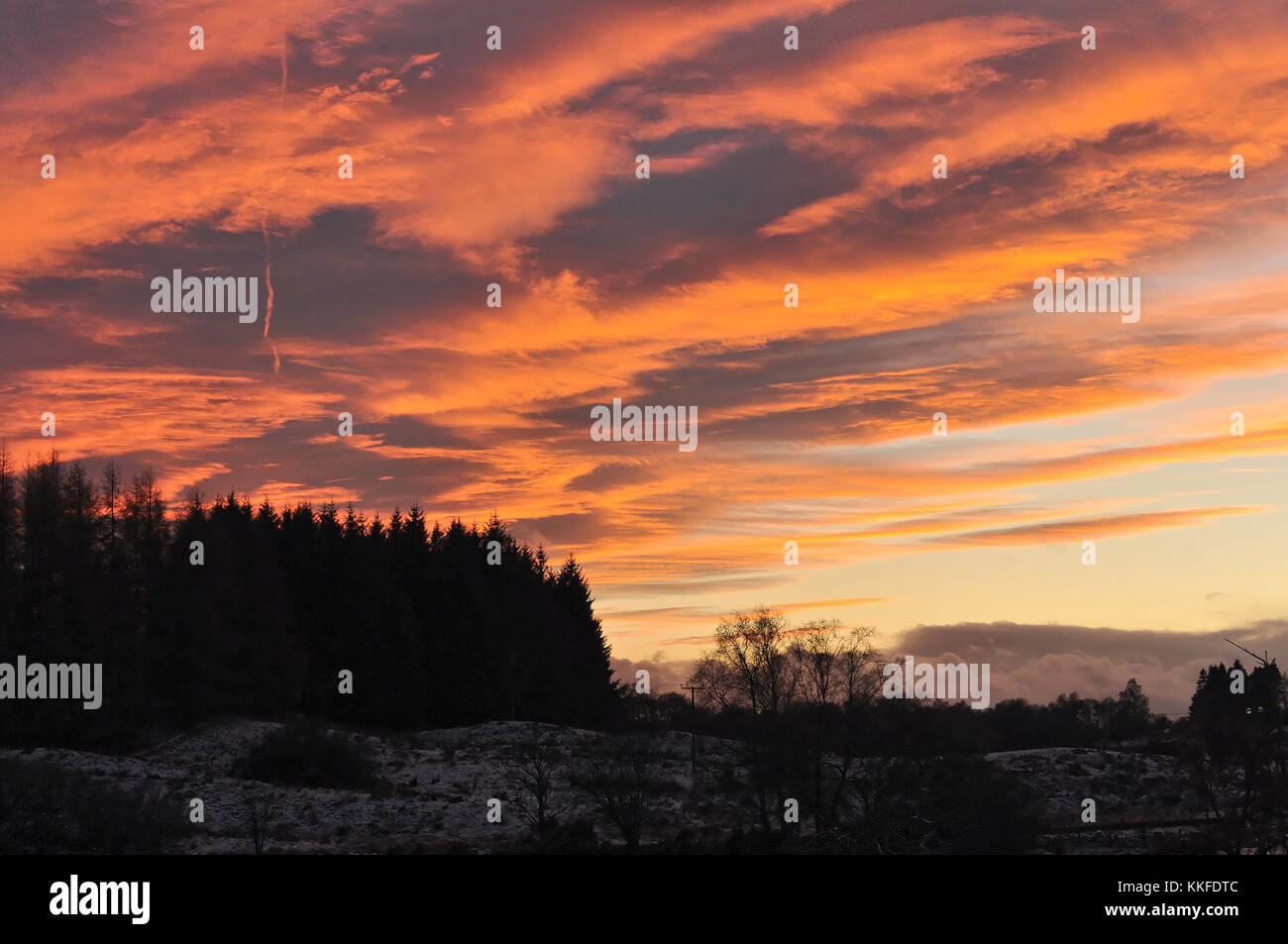Post-incandescenza al tramonto su un paesaggio tranquillo porto di mentieth,trossach Scozia Scotland Foto Stock