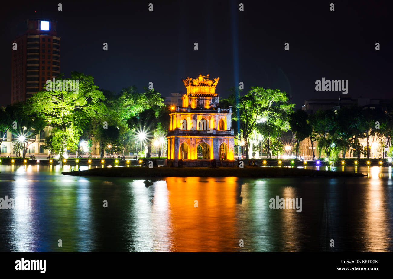 Turtle Torre di Hanoi lago Hoan Kiem in Vietnam vista notturna Foto Stock