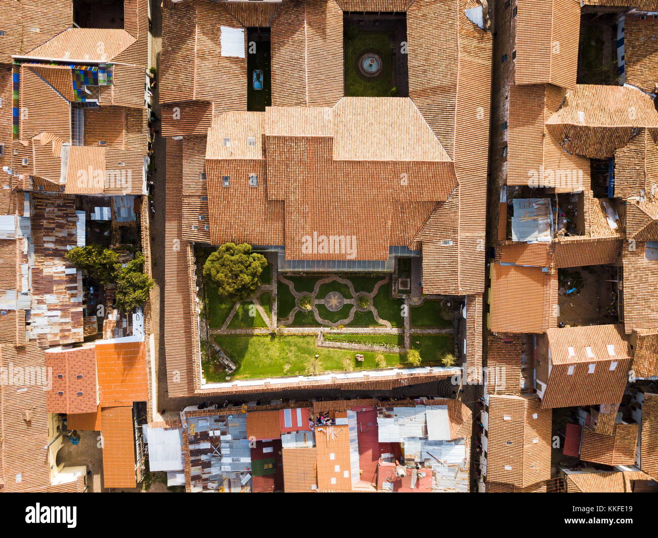 I tetti della città di Cusco in Perù vista aerea Foto Stock