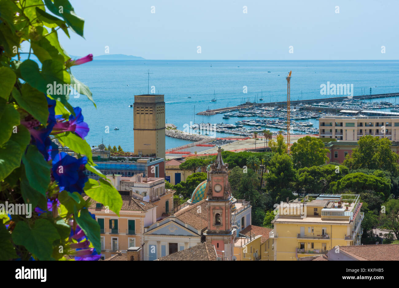 Salerno (Italia) - il centro storico e il porto della grande città sul mare Tirreno, regione Campania, Italia meridionale. Foto Stock