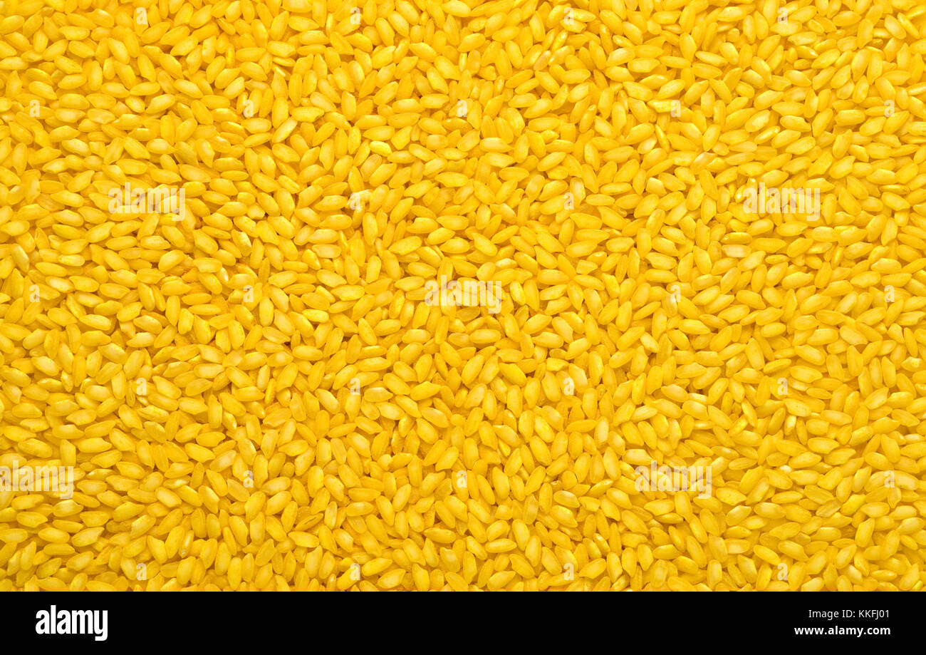 Non cotti risotto grani di riso con la curcuma Foto Stock