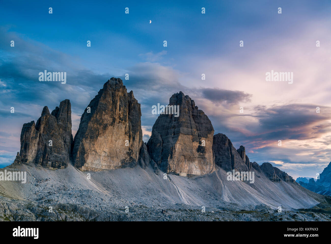 Tre cime di lavaredo al tramonto, tre cime parco naturale Dolomiti di Sesto, alto adige, italia Foto Stock