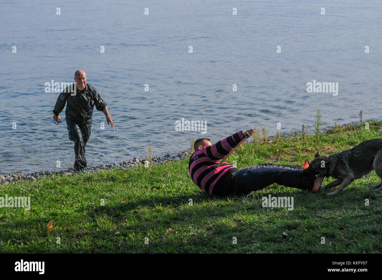 I gendarmi francesi e svizzeri partecipano a un'esercitazione realistica al lago Leman, nella Savoia, in Francia Foto Stock