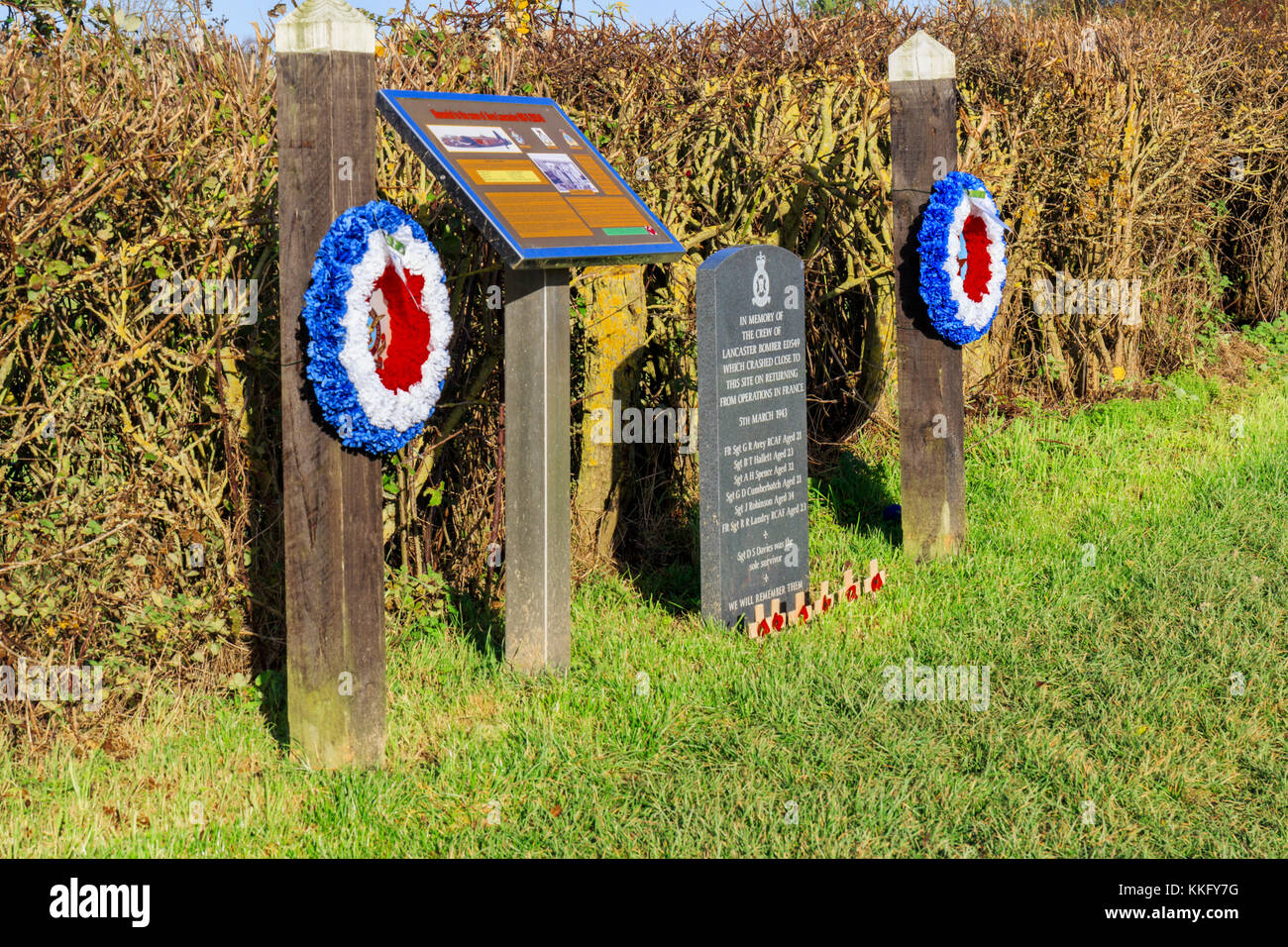 RAF e Royal Canadian Air Force il Memoriale della Seconda Guerra Mondiale. In memoria all'aria equipaggio di un bombardiere Lancaster che si schiantò vicino al villaggio di Plungar REGNO UNITO Foto Stock