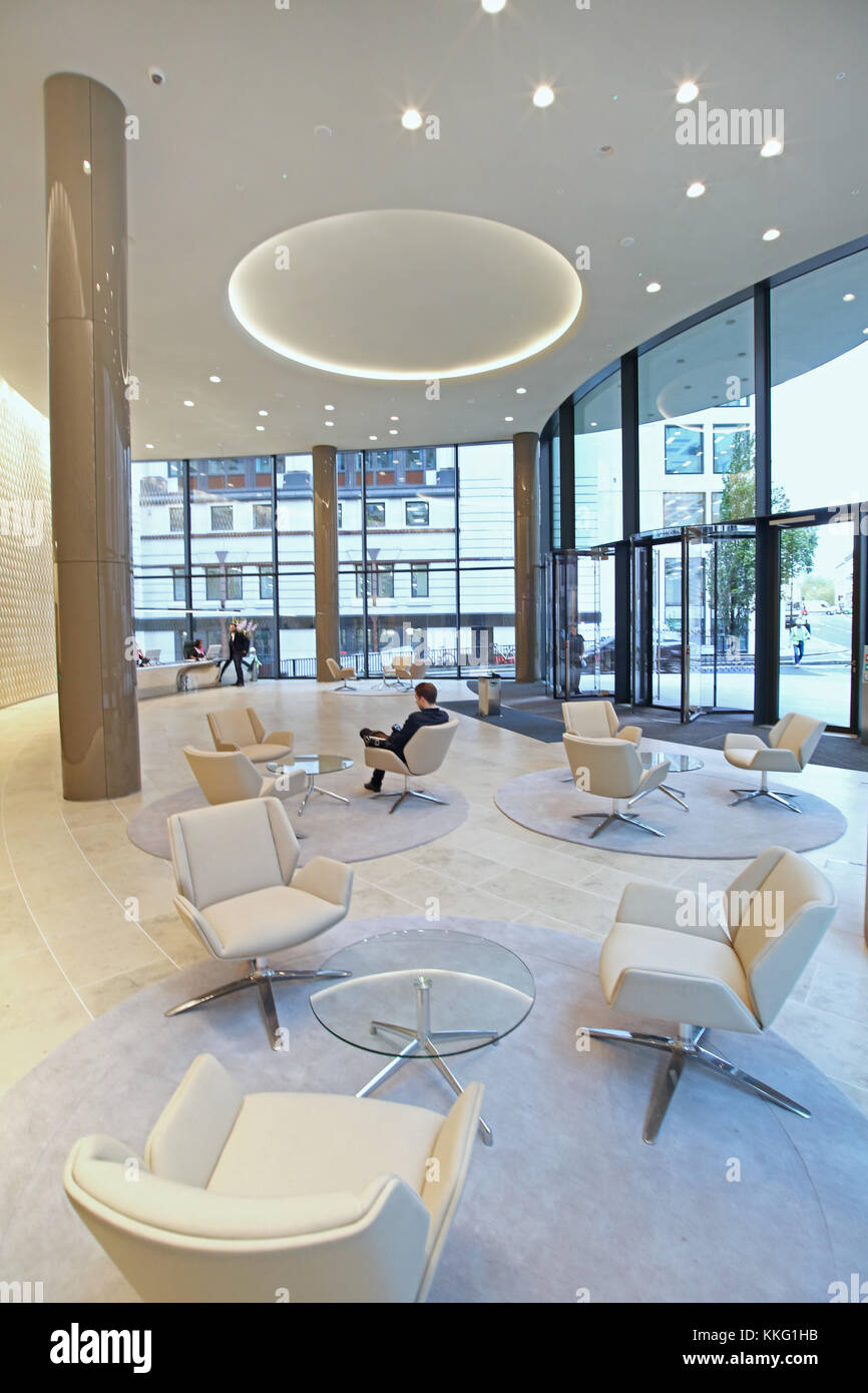 Vista interna della lobby d'ingresso dello sviluppo degli uffici di New Ludgate nella Citta' di Londra. Foto Stock