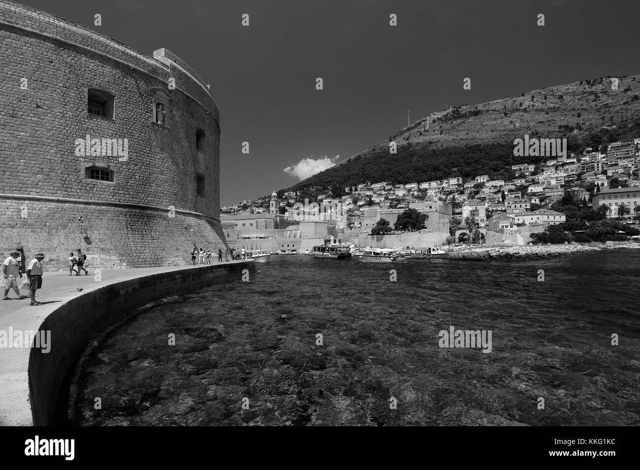 St Johns Fort, Dubrovnik mura, costa dalmata, Mare Adriatico, Croazia, Balcani, Europa. Dubrovnik è un sito Patrimonio Mondiale dell'UNESCO. Foto Stock