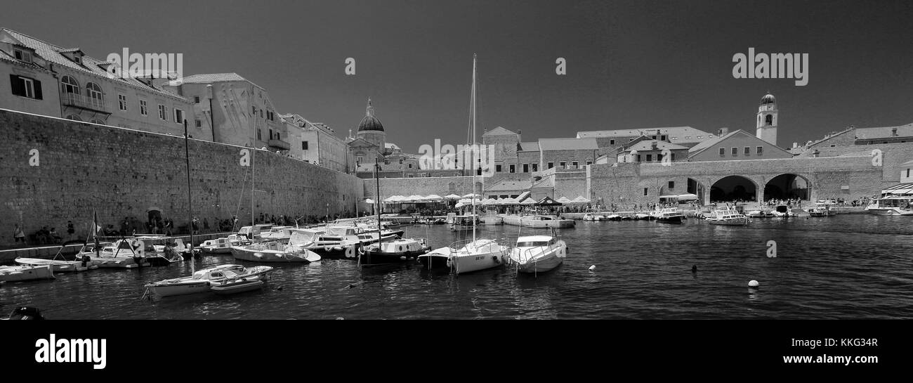 Estate, barche nel porto vecchio di Dubrovnik, Dubrovnik-Neretva County, costa dalmata, Mare Adriatico, Croazia, Balcani, Europa, Patrimonio Mondiale UNESCO S Foto Stock