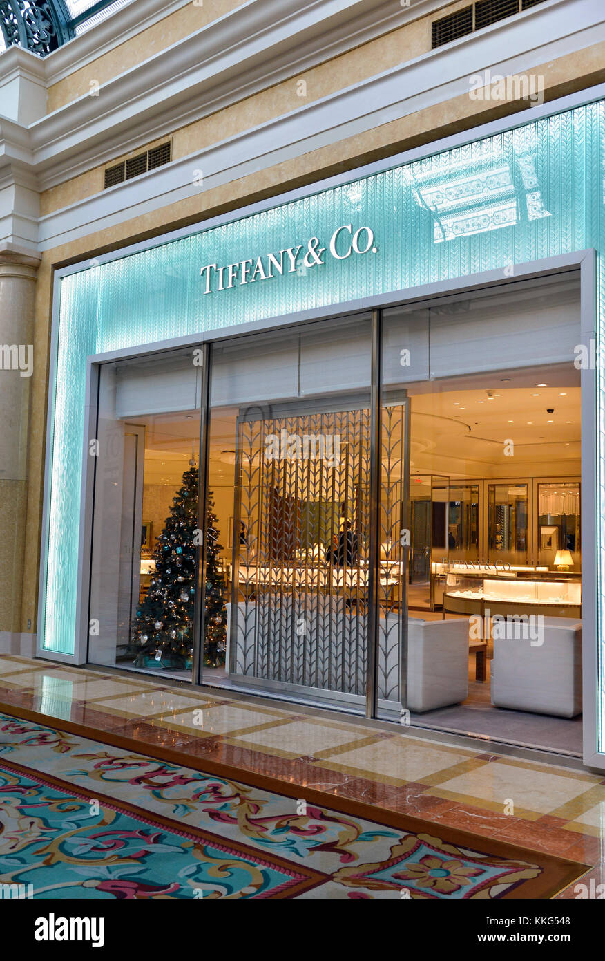 Tiffany & Co. storefront durante le vacanze di Natale Foto Stock