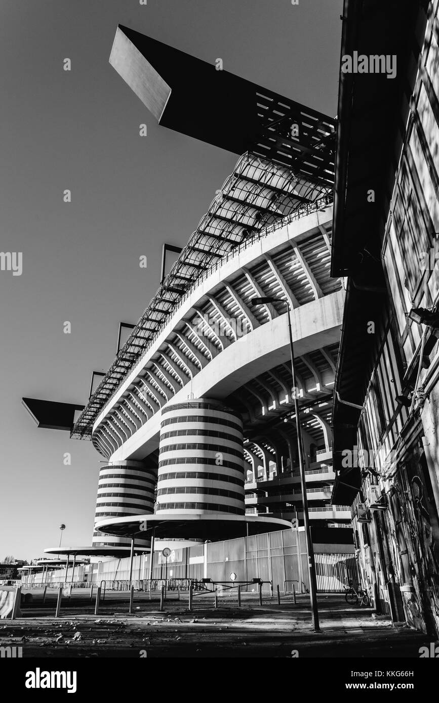 Milano, Italia - 30 nov. 2017: San Siro di Milano, in Italia è un campo di calcio / soccer stadium (capacità 80,018) che è casa di entrambi a.c Milan e Inter e Milan Foto Stock