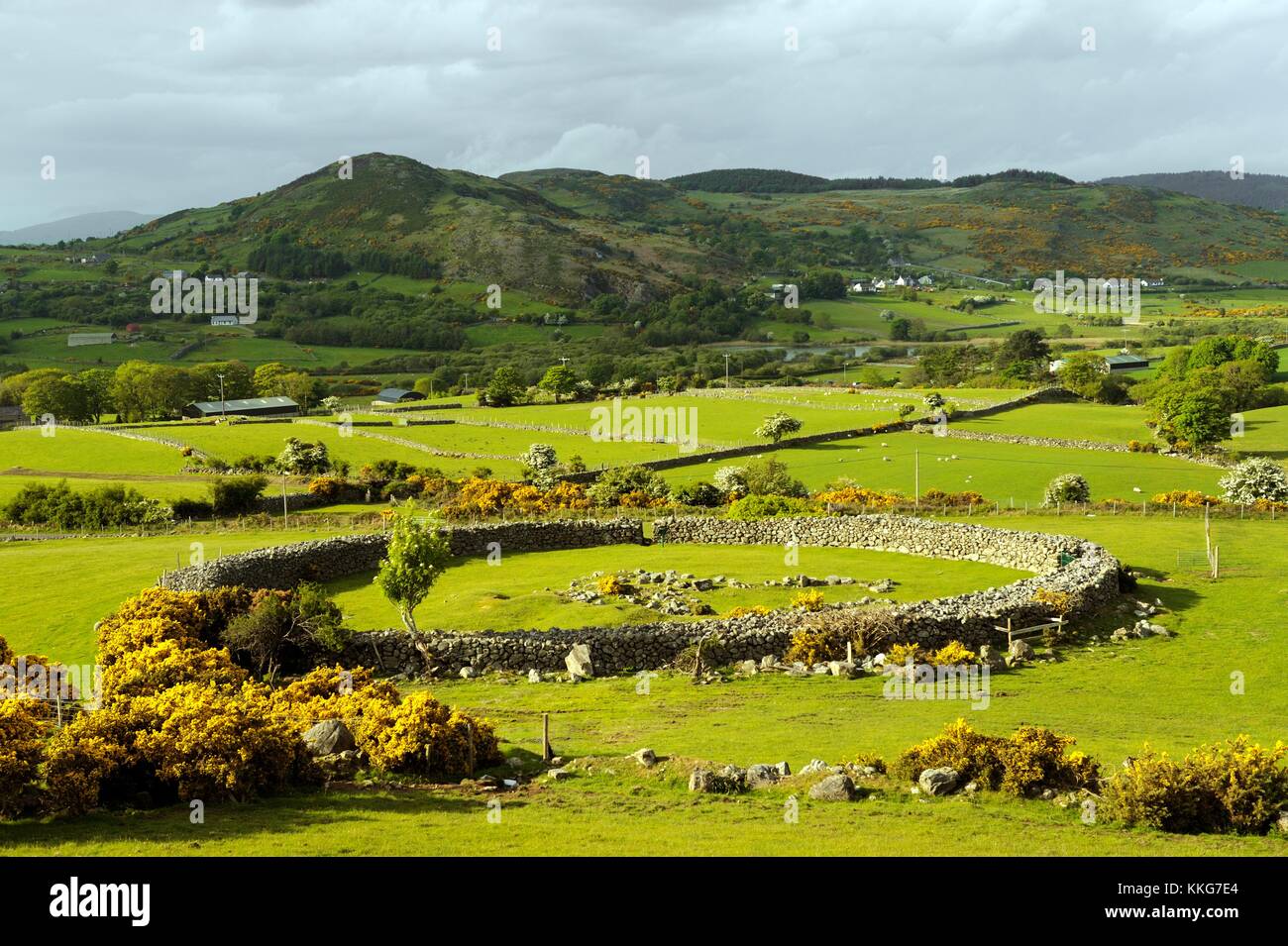 Drumena cashel, vicino a Castlewellan, County Down, Irlanda del Nord. antiche mura fortificate enclosure homestead Foto Stock