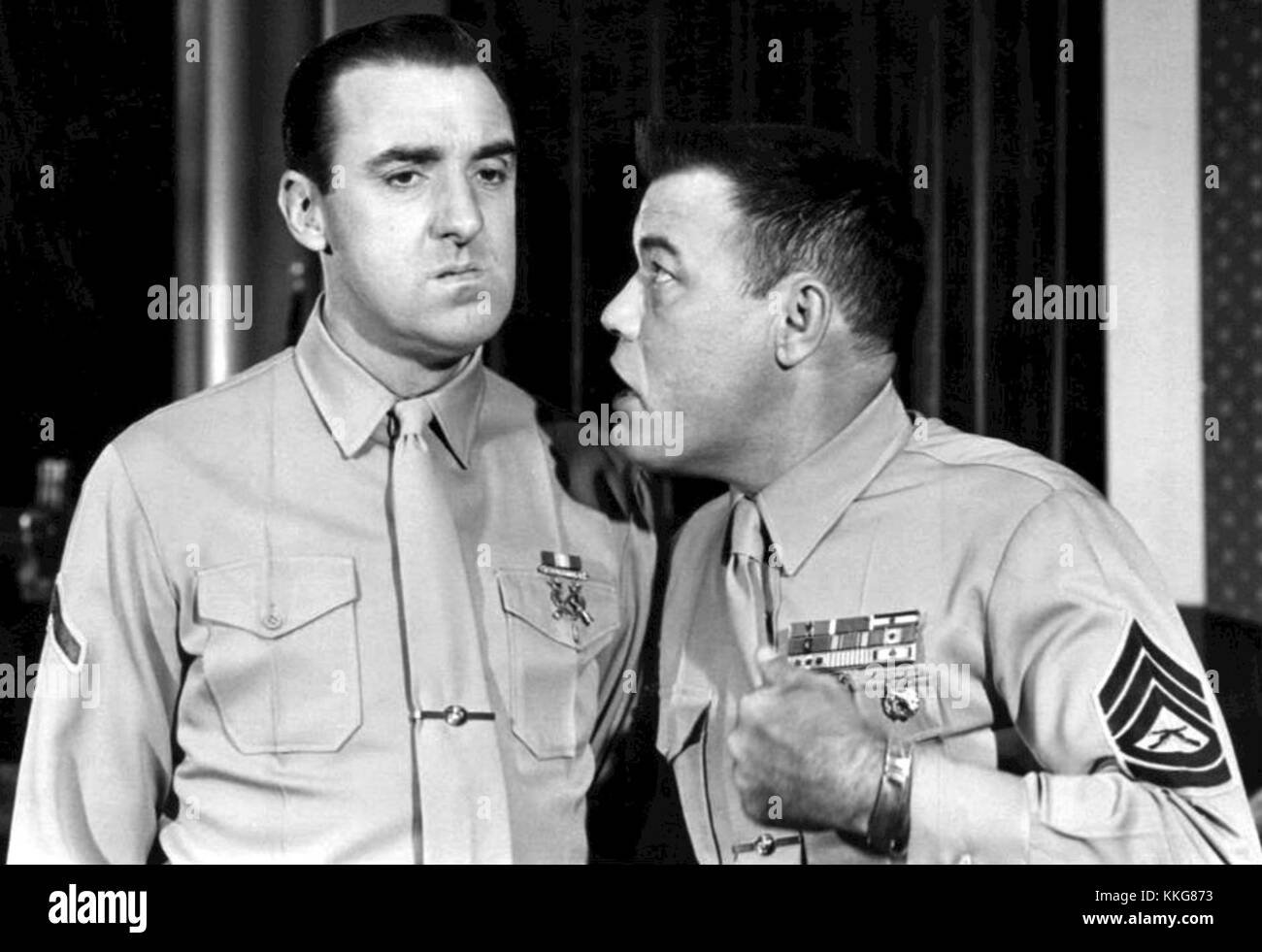 Jim Nabors e Frank Sutton hanno recitato nel popolare programma televisivo *Gomer Pyle, U.S.M.C.* (1964-1969), una commedia su un marine ingenuo ma amabile, ambientata durante l'era della guerra del Vietnam. Lo show divenne una parte significativa della storia della televisione americana. Foto Stock