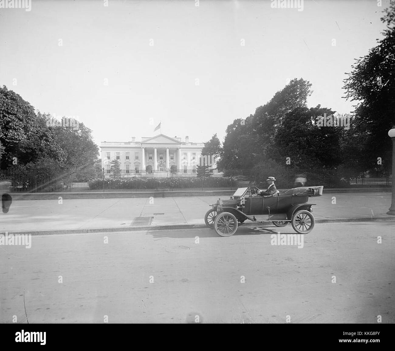 Un'immagine della Casa Bianca a Washington, D.C., identificata dal codice "npcc2", che cattura la sua iconica facciata e i giardini circostanti. Foto Stock