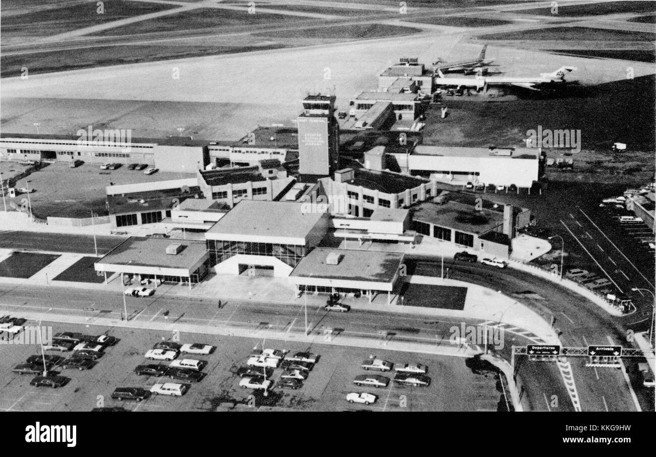 Il rapporto annuale NFTA per il 1974-1975 fornisce informazioni sulle operazioni, i risultati e lo stato finanziario della Niagara Frontier Transportation Authority durante quell'anno fiscale. Foto Stock