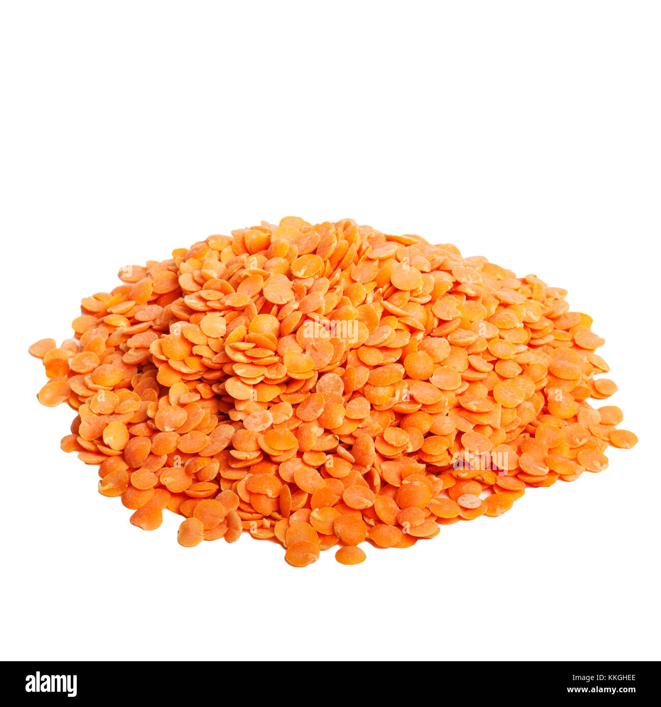 Dividere le lenticchie su sfondo bianco Foto Stock