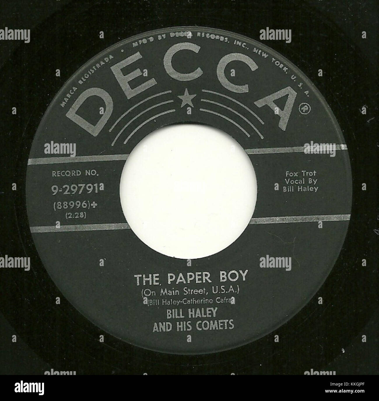 Il Decca 9-29791, intitolato "The Paper Boy", è un disco storico noto per il suo significato culturale nel regno della musica e delle registrazioni dei primi anni del XX secolo. Foto Stock