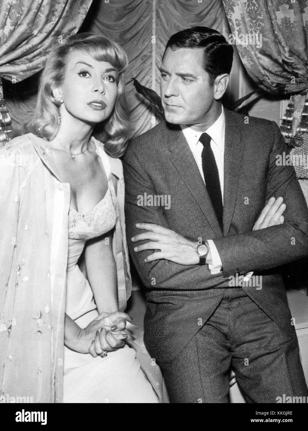 Peter Gunn è una serie televisiva statunitense della fine degli anni '1950, con Craig Stevens nel ruolo del protagonista, un detective privato. Susan Cummings è apparsa come una regolare nella serie. Lo spettacolo è diventato popolare per il suo approccio elegante e innovativo al genere detective, con musica jazz di Henry Mancini. La serie è ricordata per la sua influenza sui futuri drammi del crimine. Foto Stock