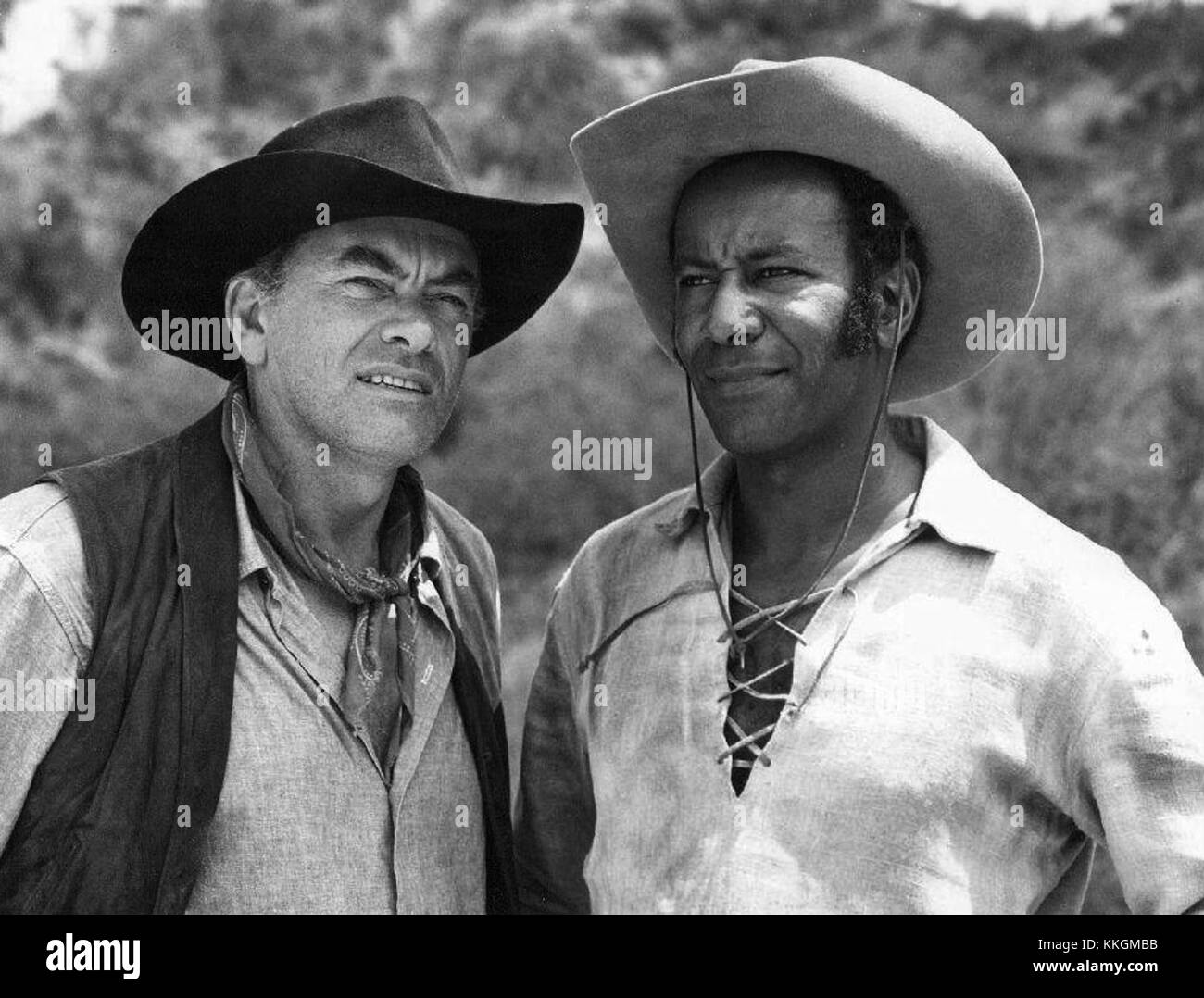 John Ireland e Raymond St. Jacques sono apparsi insieme nel film del 1965 "Rawhide", un WESTERN con azione drammatica e performance memorabili. La loro collaborazione contribuì al successo del film. Foto Stock John Ireland e Raymond St. Jacques sono apparsi insieme nel film del 1965 "Rawhide", un WESTERN con azione drammatica e performance memorabili. La loro collaborazione contribuì al successo del film. Foto Stock