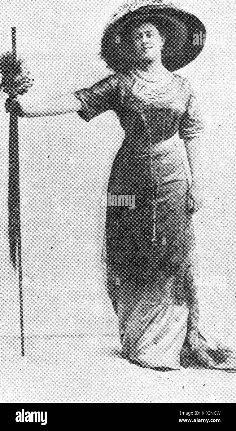 Lucyna Messal si esibisce nell'operetta "Conte di Lussemburgo", mostrando il suo talento nel teatro musicale. L'operetta è una produzione leggera che presenta temi di amore, identità errate e situazioni comiche. Foto Stock