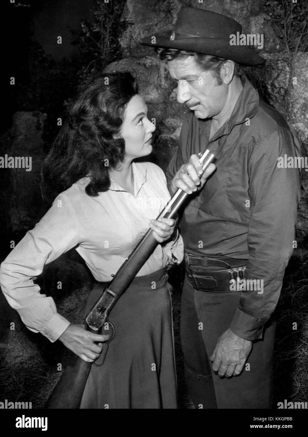Patricia Medina e Richard Boone hanno recitato nella serie TV occidentale del 1960 'Have Gun â€" Will Travel'. Lo show, noto per i suoi temi di legge e giustizia, è stato una parte significativa della storia della televisione americana. Foto Stock