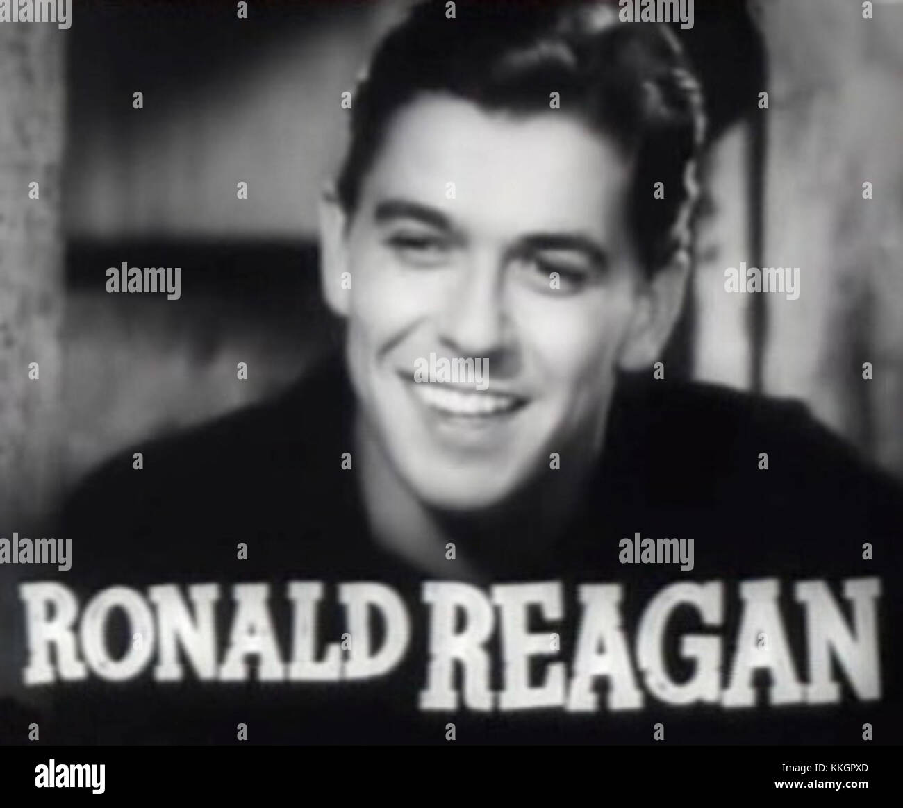 Il trailer del film del 1938 "Cowboy from Brooklyn" presenta un giovane Ronald Reagan nel suo ruolo di cowboy-diventato attore. Questo primo film segnò uno dei primi ruoli significativi di Reagan a Hollywood. Foto Stock