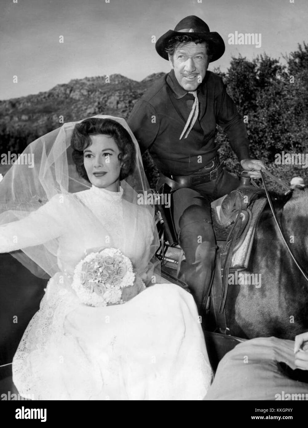 Richard Boone e Patricia Medina hanno recitato nella serie TV occidentale del 1959 "Have Gun, Will Travel", interpretando personaggi complessi in una frontiera senza legge. Foto Stock