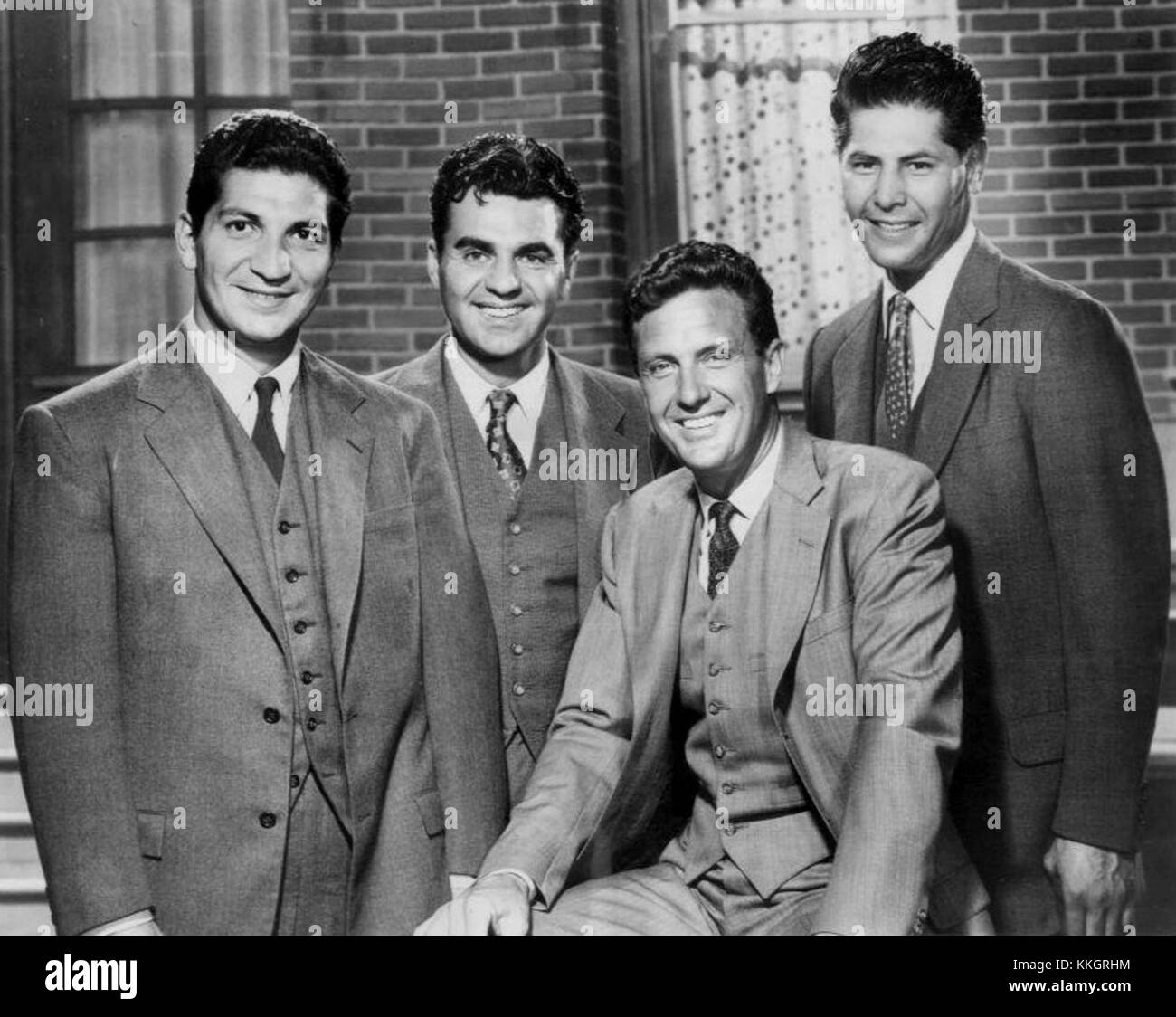 Il cast di *The Untouchables* (1960), una classica serie televisiva poliziesca americana, ha visto protagonisti attori iconici come Robert Stack, che ha interpretato Eliot Ness. La serie si è concentrata sugli sforzi delle forze dell'ordine durante il proibizionismo. Foto Stock