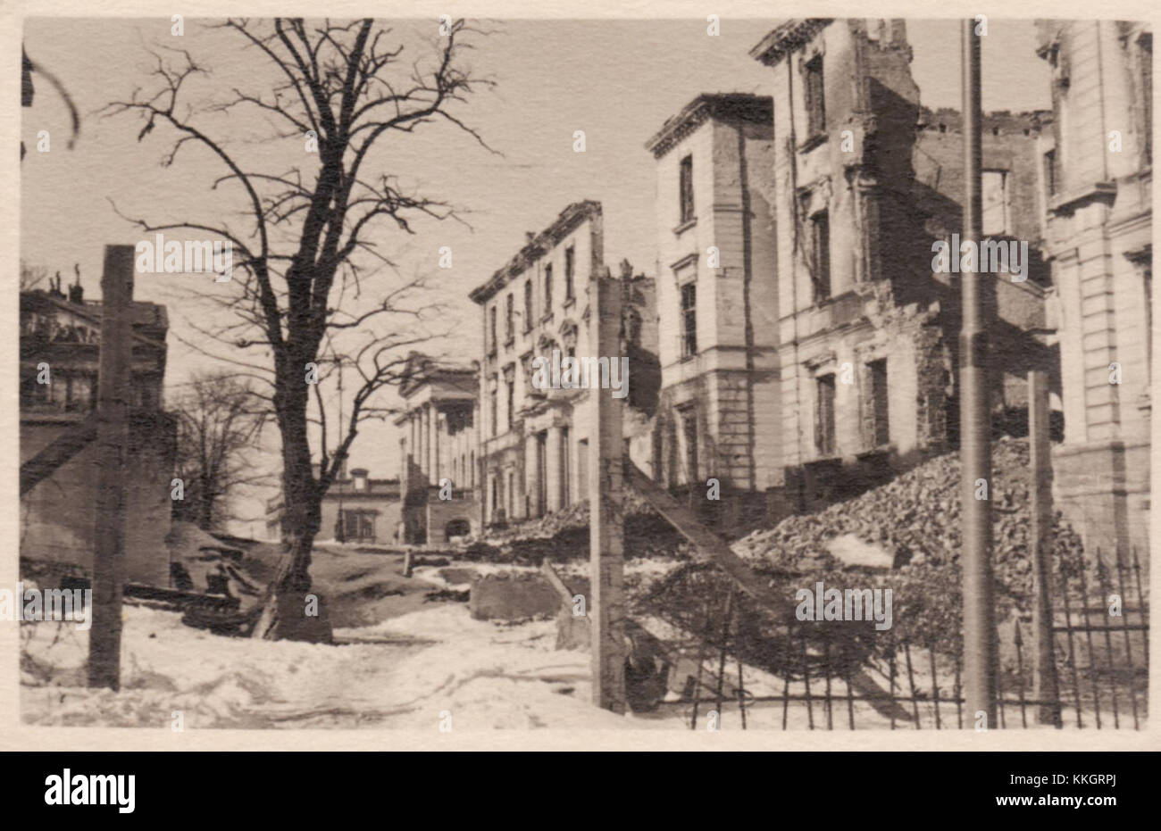 L'Università di Varsavia (Uniwersytet Warszawski) ha vissuto sfide significative durante gli anni 1939-1945, in particolare durante la seconda guerra mondiale, quando l'istituzione è stata colpita dall'occupazione tedesca della Polonia. Foto Stock