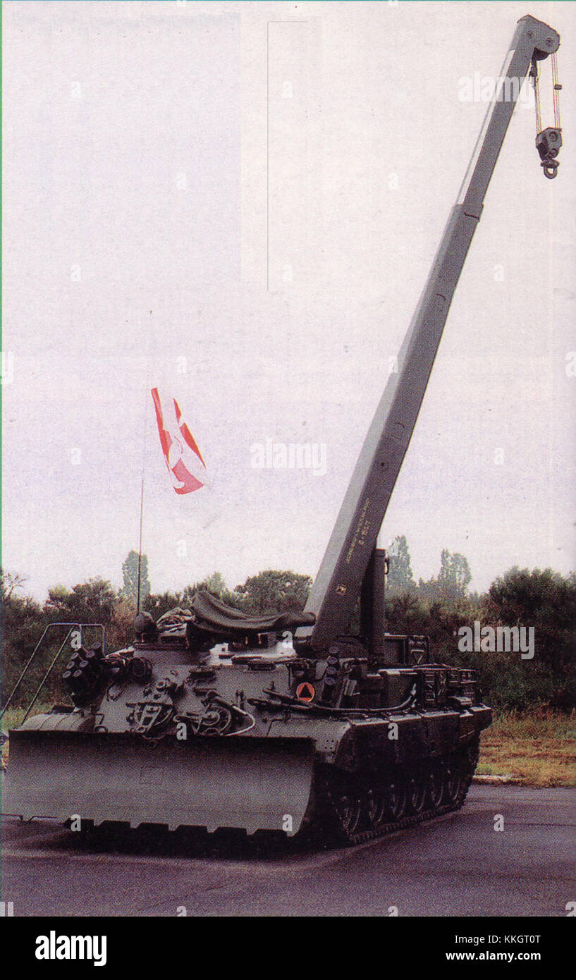 Il WZT-3 NTW 11 93 è un veicolo di recupero blindato polacco, utilizzato principalmente dalle forze armate polacche. Svolge un ruolo che combina operazioni di recupero e supporto tecnico per le unità militari sul campo. Foto Stock