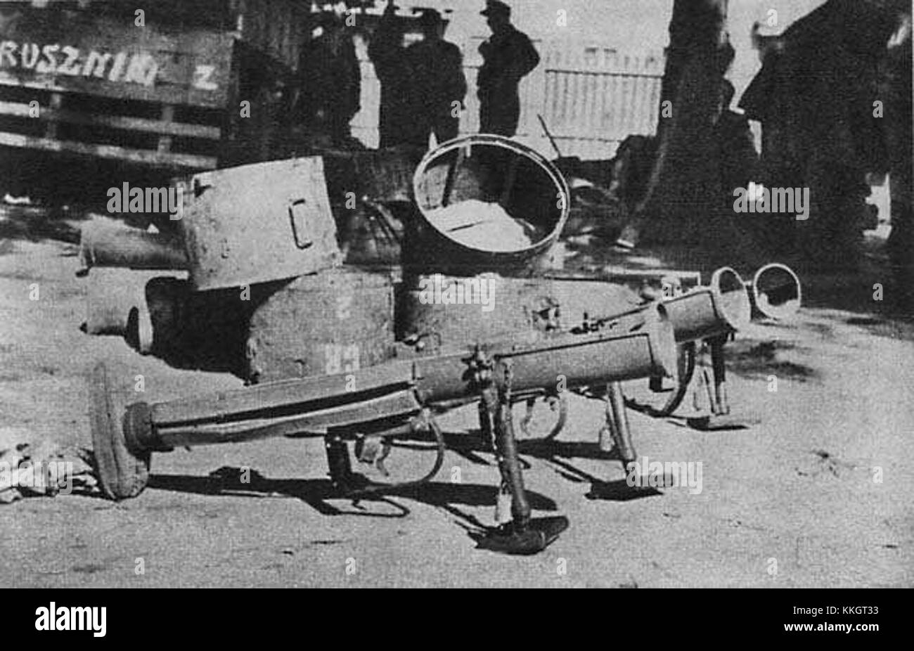 Durante la rivolta di Varsavia, l'arma PIAT (proiettore di fanteria anti-carro armato) fu utilizzata dalla resistenza polacca per combattere le forze tedesche. Questa immagine mette in evidenza il ruolo di questa arma anticarro nella guerra urbana. Foto Stock