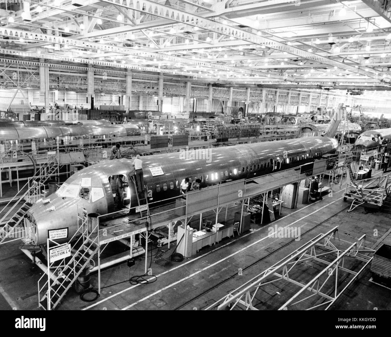 McDonnell Douglas Long Beach 15 si riferisce probabilmente ad uno specifico modello di aeromobile prodotto dalla McDonnell Douglas a Long Beach, California. L'aereo faceva parte dei contributi dell'azienda all'aviazione, mostrando i progressi ingegneristici. Foto Stock