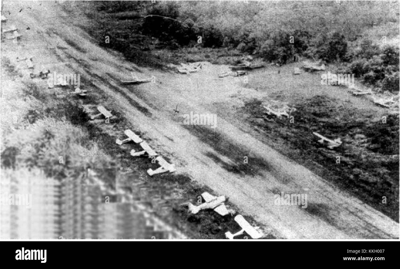 L'aeroporto di Braintree, situato nel Massachusetts, era un importante campo d'aviazione durante i primi anni '1950 È stato utilizzato per l'aviazione militare e civile prima della sua chiusura. La sua storia è parte integrante del patrimonio dell'aviazione locale. Foto Stock