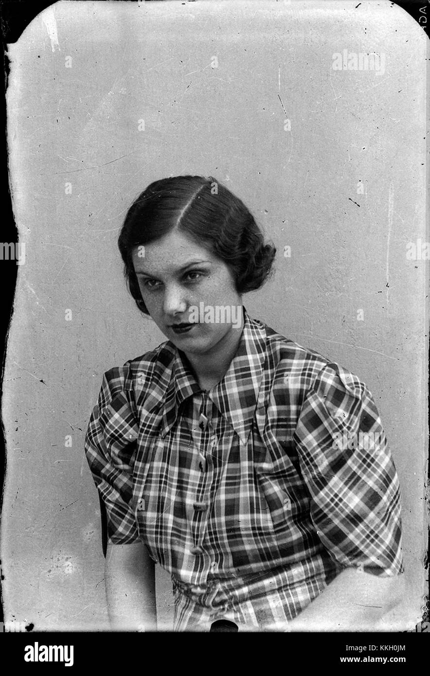 Questo ritratto, catturato il 26 novembre 2013, presenta un individuo in un ambiente sincero e contemporaneo. Foto Stock