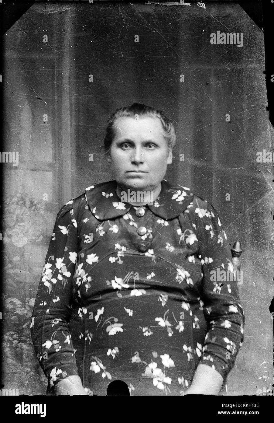 Portret de femeie (Ritratto di una donna) è un'opera d'arte catturata nel dicembre 2013. Presenta un'intricata rappresentazione di una donna, che mostra abilità artistiche e attenzione ai dettagli. Foto Stock