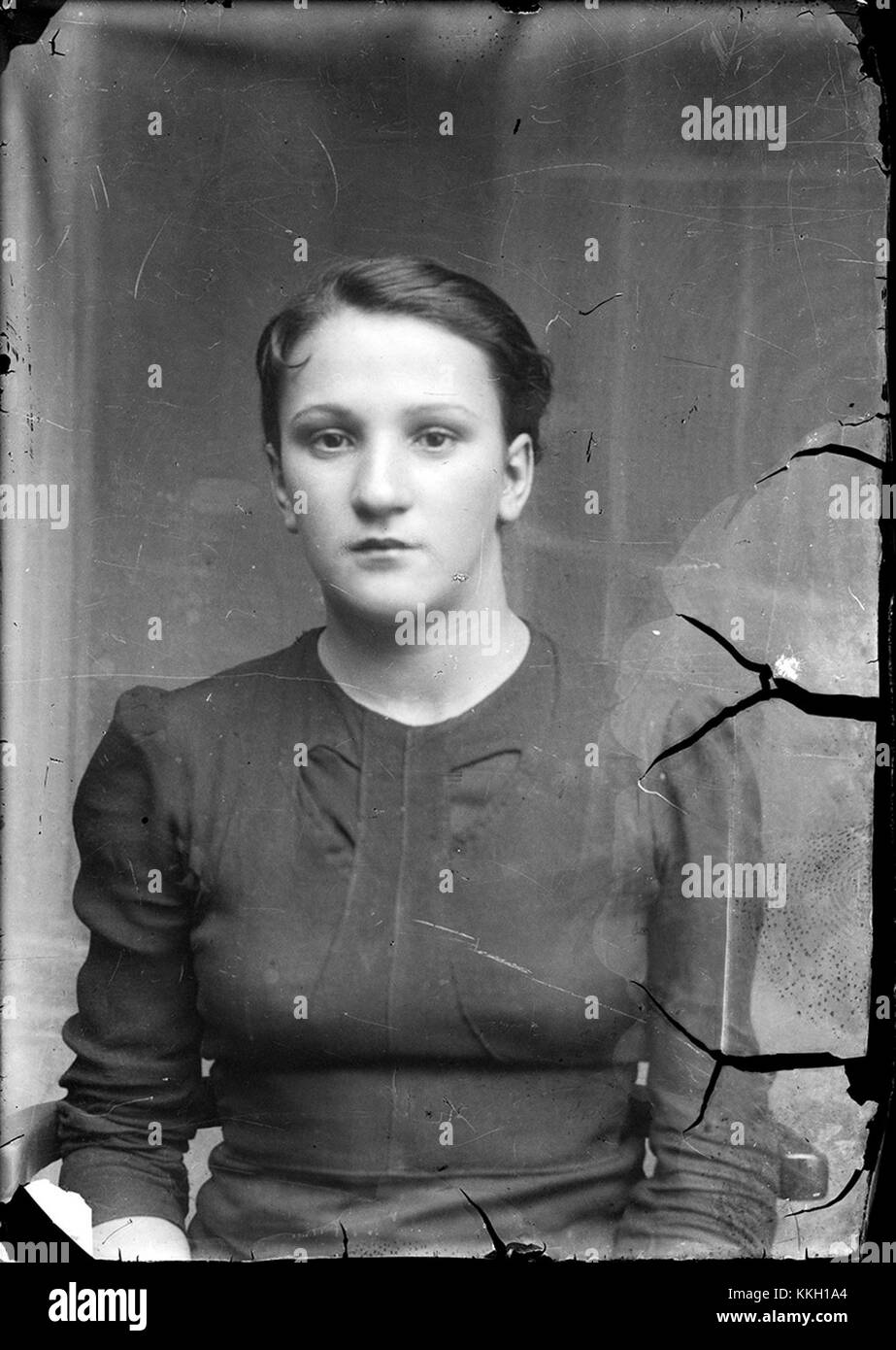 Una fotografia di una donna scattata nel dicembre 2013, intitolata "Femeie CA'." l'immagine evidenzia uno stile ritratto con enfasi sulle caratteristiche del subjectâ, possibilmente da un ambiente professionale o personale. Foto Stock