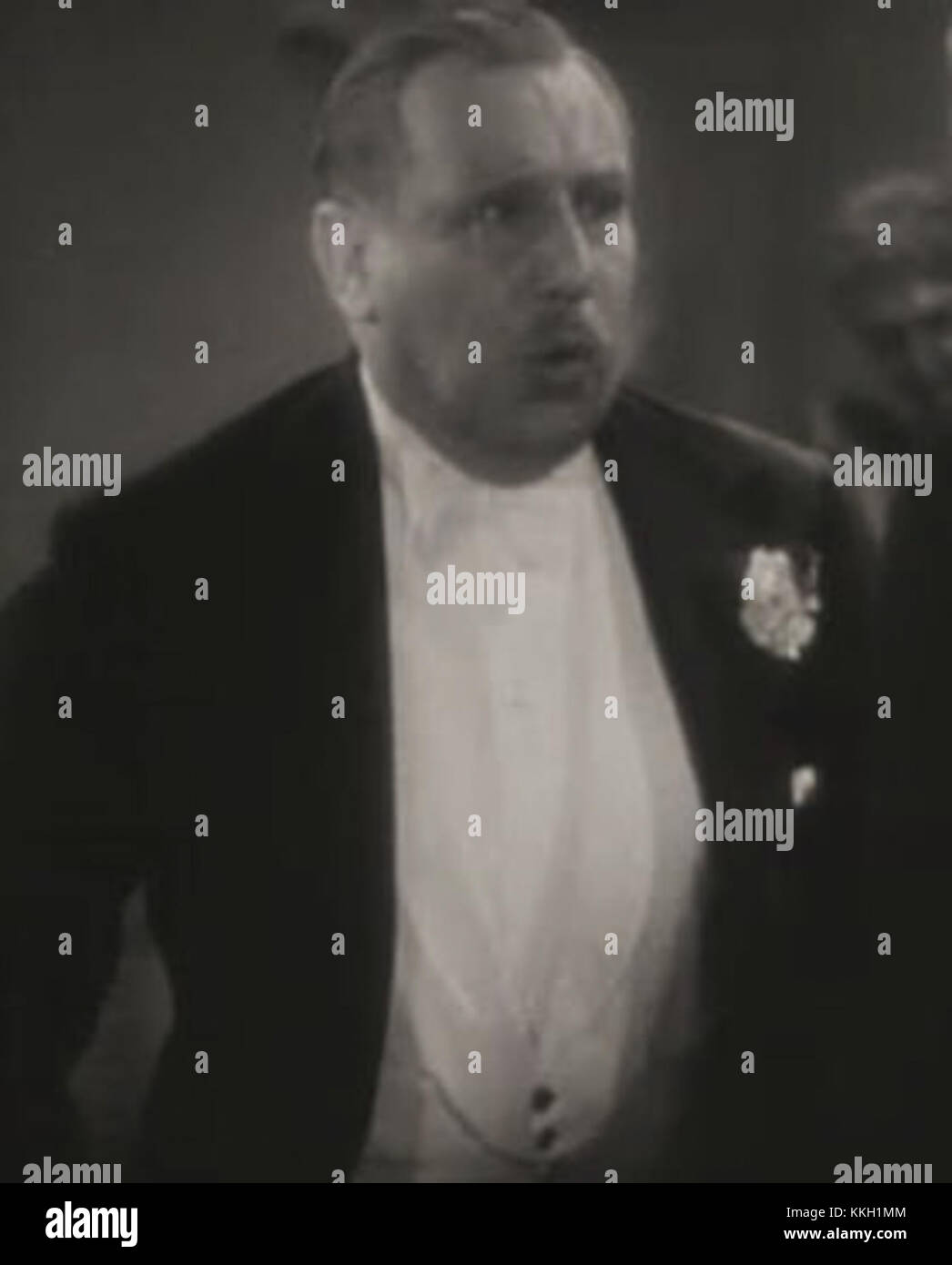 Edmund Breon appare nel trailer della commedia *i Like Your Nerve*, mostrando il suo talento da attore in questo film spensierato. Il film si concentra sull'umorismo, le relazioni e l'intrattenimento. Foto Stock