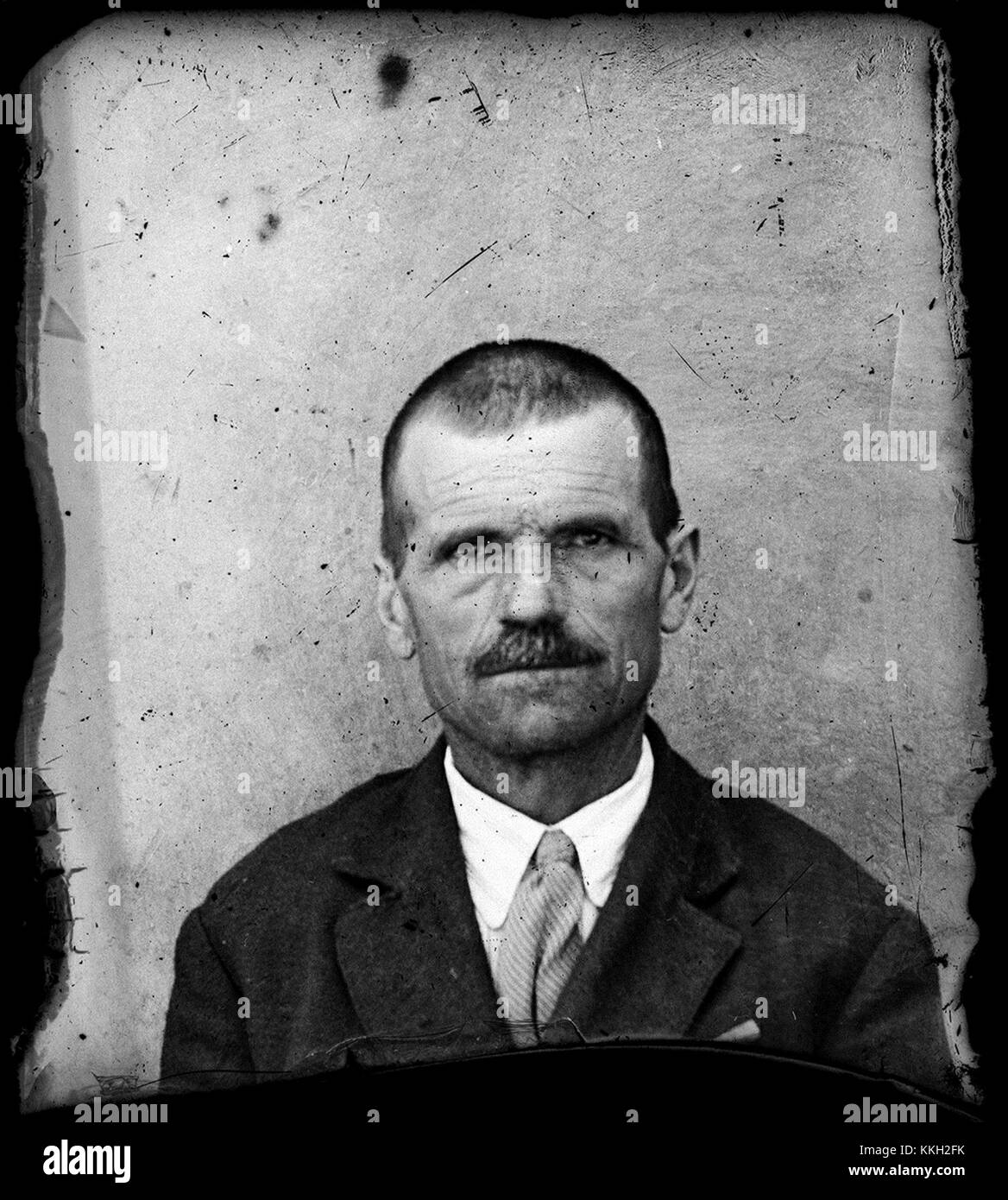 Questa immagine di Barbat, Croazia, mostra la bellezza paesaggistica e l'architettura storica della regione. Barbat è conosciuta per la sua bellezza costiera, con paesaggi pittoreschi e ricca storia culturale. Foto Stock