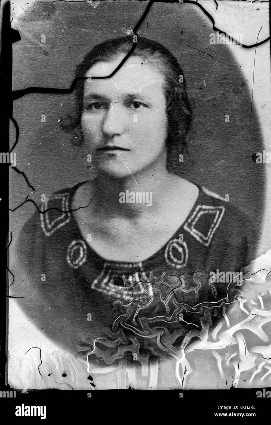 Questa collezione presenta tre ritratti che mostrano rappresentazioni artistiche dei primi anni '2010, riflettendo gli stili in evoluzione della fotografia ritrattistica. Foto Stock