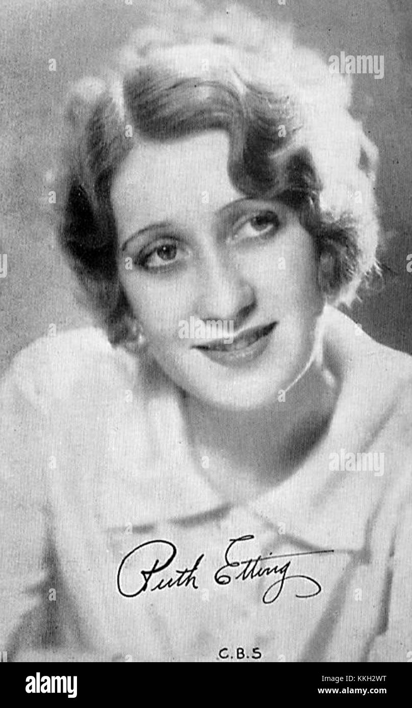 Fotografia dell'attrice e cantante Ruth Etting, nota per le sue esibizioni negli anni '1920 e '1930, scattata durante una trasmissione della CBS. Foto Stock