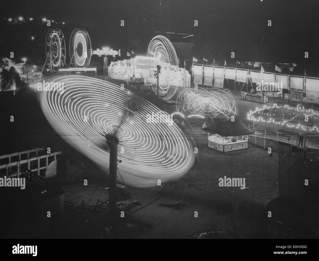 Fotografia digitale di una stampa di grande formato del Nebraska state Fair, Lincoln, Nebraska nel 1950. Fotografia ha avuto etichetta spedente allegata dichiarando Ralph Fox 1601 Euclid Ave. Lincoln 2, Nebraska state Fair Rides, 1950 Foto Stock