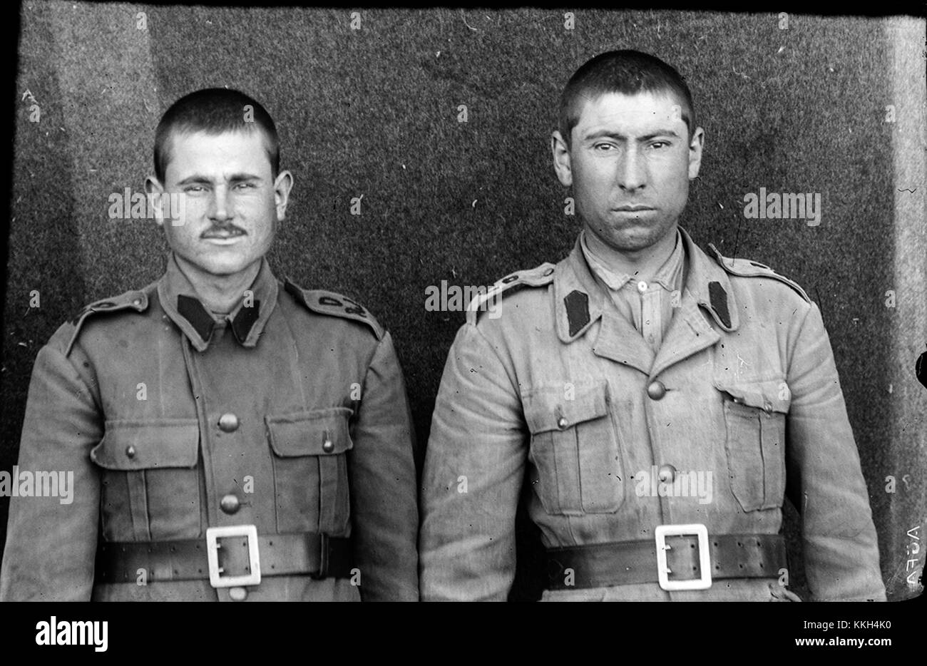 Questa immagine raffigura i soldati di un'unità militare, catturati in una data specifica nel 2014, mostrando il loro ruolo in un contesto militare durante quel periodo. Foto Stock