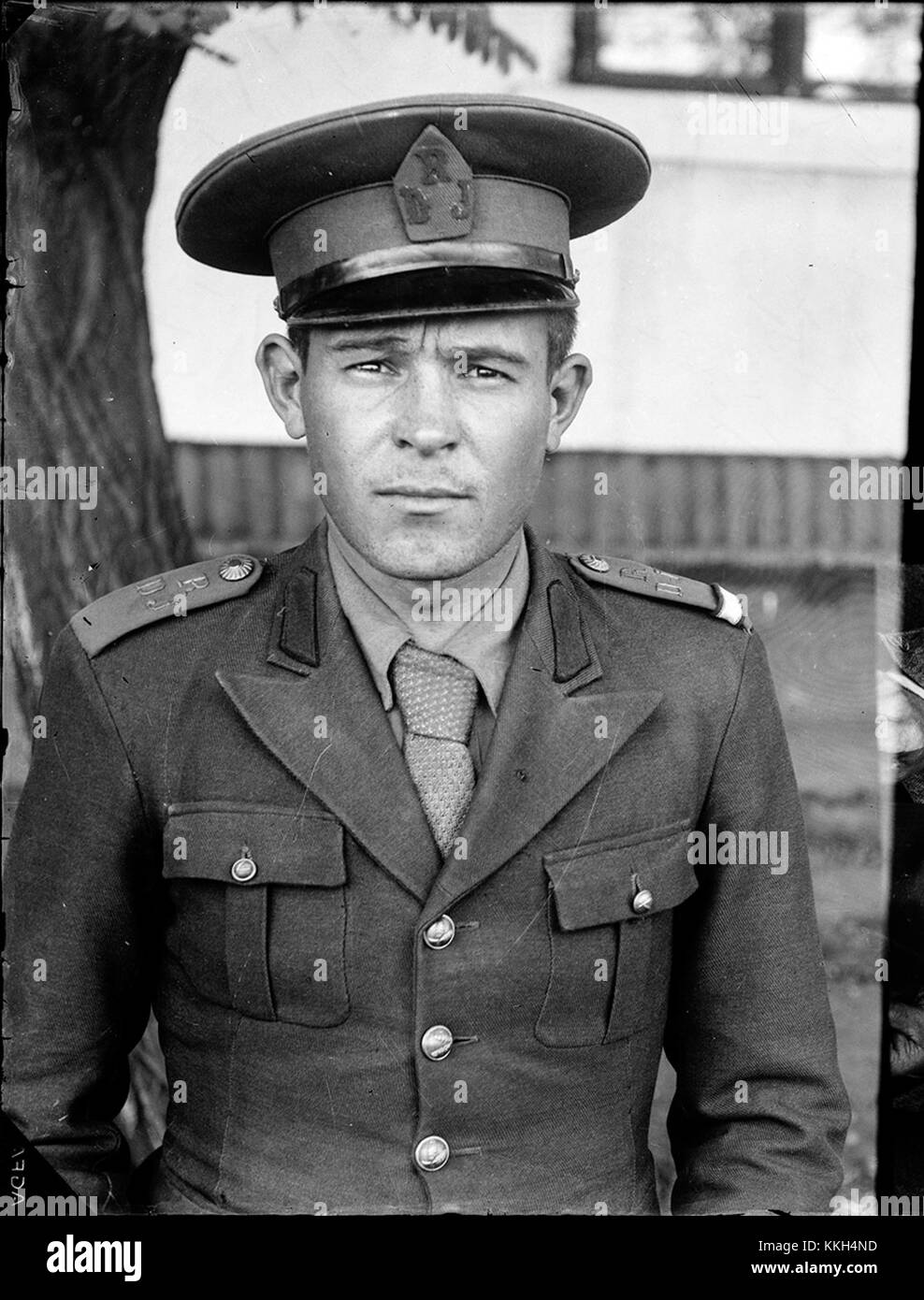 Una serie di tre immagini che mostrano il personale militare, possibilmente di un evento o esercitazione militare storico, datato 22 febbraio 2014, catturando le loro uniformi e attività. Foto Stock