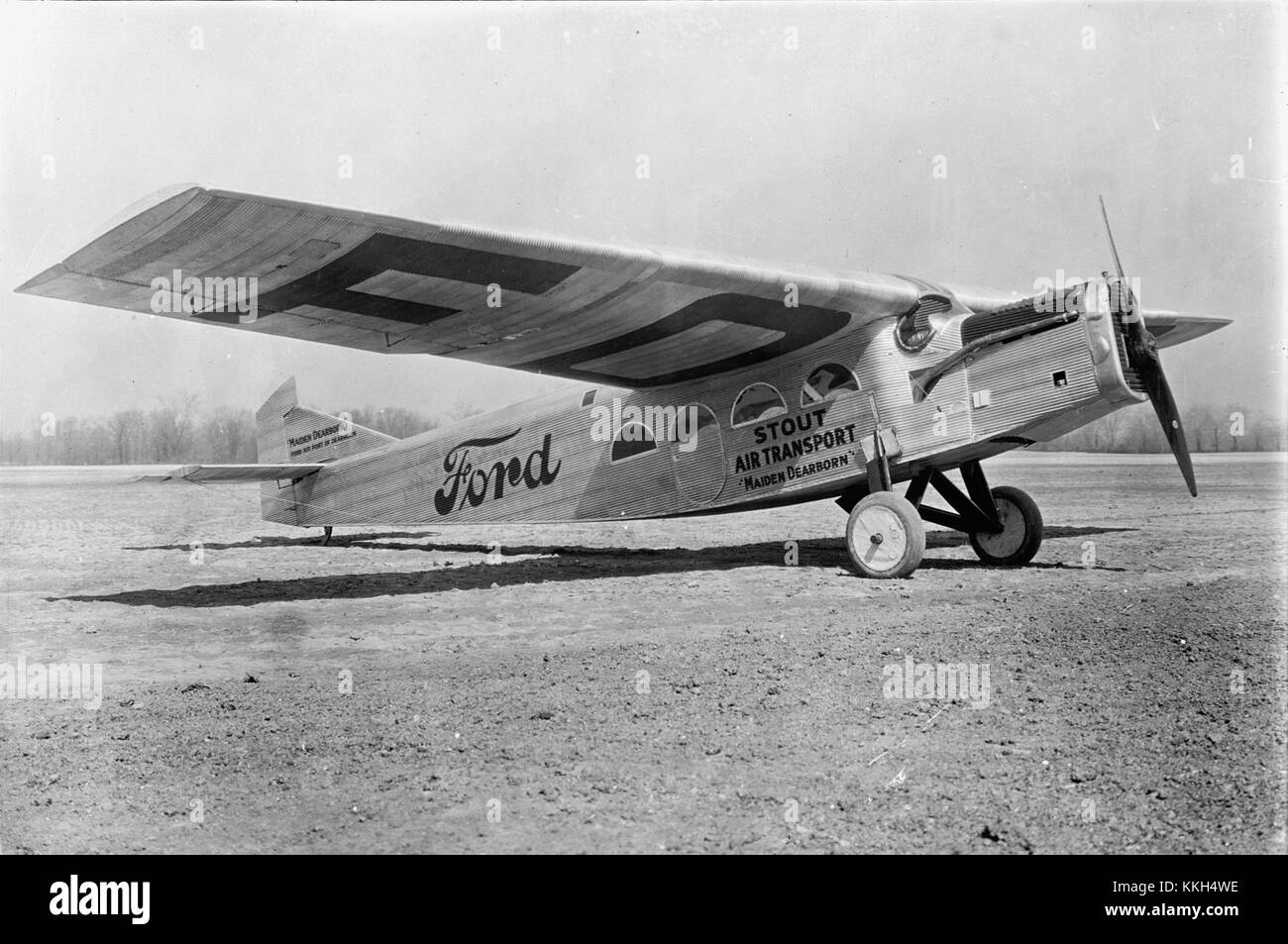 Lo Stout 2AT-2 è un modello di velivolo d'epoca noto per il suo contributo alla storia dell'aviazione. Rappresenta il design degli aerei dell'inizio del XX secolo e il suo ruolo nello sviluppo dell'aviazione durante il suo periodo è ben riconosciuto. Foto Stock