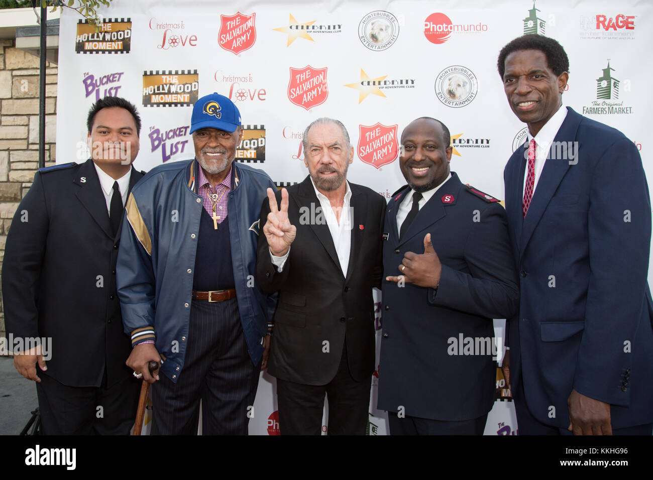 Los Angeles, California, USA. Il 30 novembre 2017. Anthony begonia, rosey grier, Giovanni Paolo dejoria, osei Stewart, e verde in c.a. frequentando il salvation army red kettle kickoff di celebrità 2017 all'originale farmers market a los angeles, la California il 30 novembre 2017. Credito: sheri determan/alamy live news Foto Stock