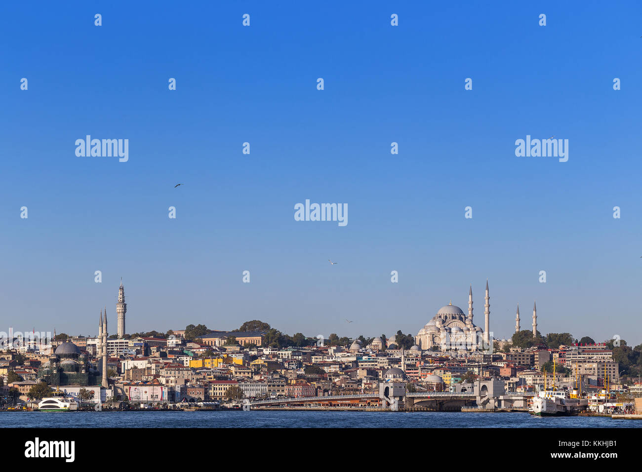 Colorata vita cityscape di lo stretto del Bosforo Istanbul Turchia. Foto Stock