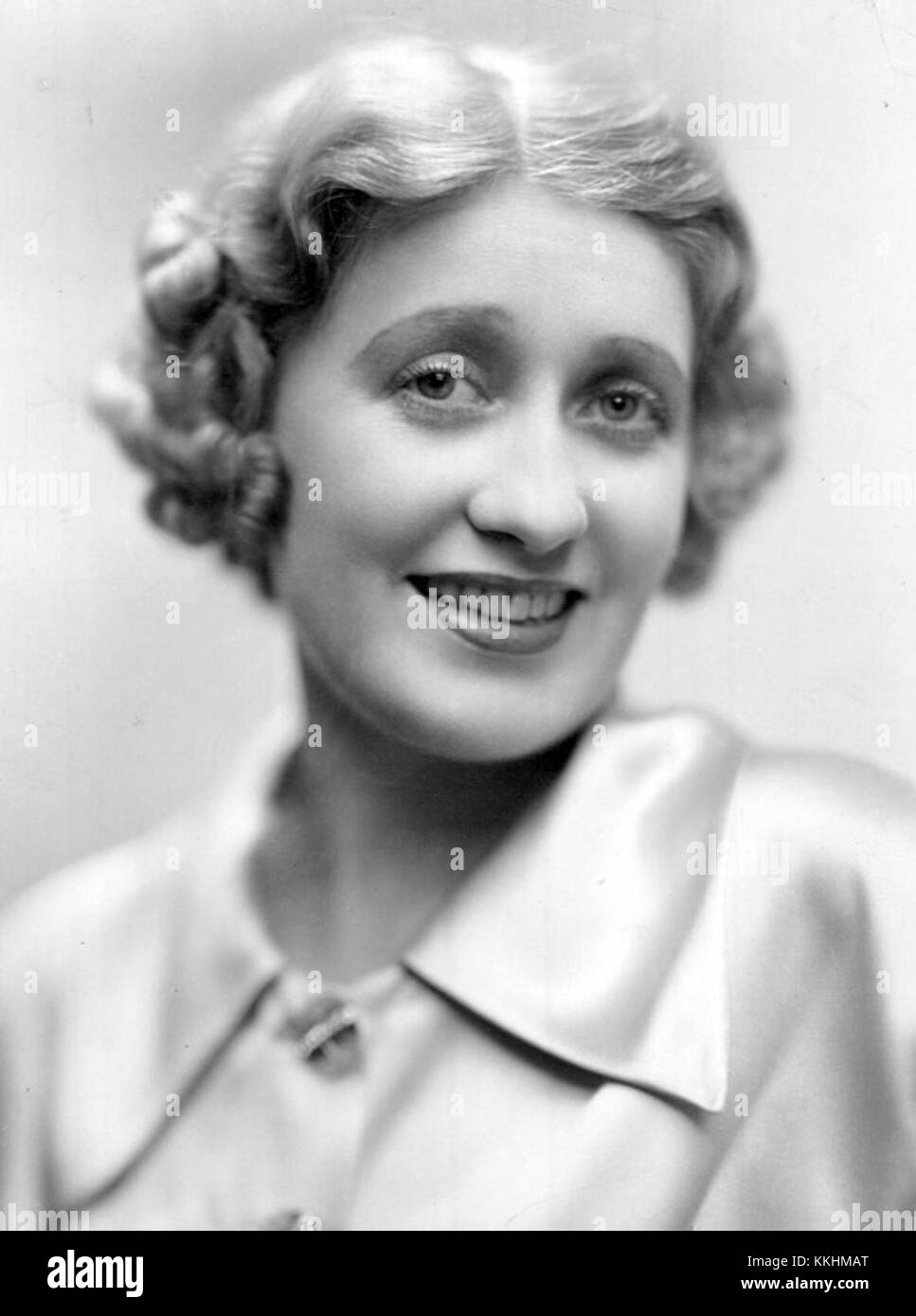 Un ritratto del 1935 di Ruth Etting, una cantante e attrice americana, nota per i suoi contributi alla scena musicale popolare durante l'inizio del XX secolo. Foto Stock