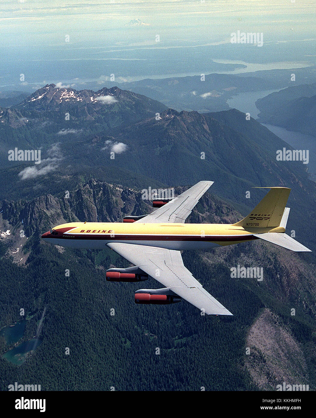 Una fotografia aria-aria del Dash 80, il prototipo di aereo che ha portato al Boeing 707, catturato da Joe Parke. Il Dash 80 fu cruciale nello sviluppo dell'aviazione commerciale a reazione durante gli anni '1950 Foto Stock