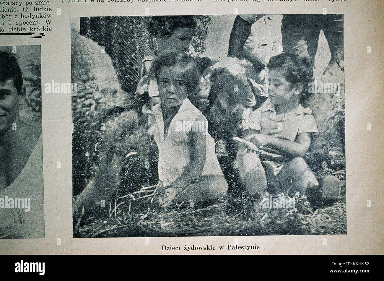 Children Palestine Signals si riferisce a immagini o comunicazioni relative alla situazione dei bambini in Palestina. Può evidenziare gli effetti del conflitto sui bambini o concentrarsi sulle necessità umanitarie e sulla difesa dei loro diritti. Foto Stock