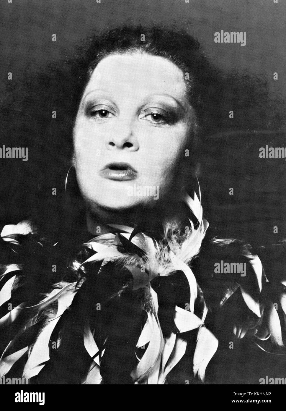 Pat AST, un'attrice e modella americana, ha guadagnato importanza negli anni '1970 per il suo aspetto unico e il suo coinvolgimento in circoli artistici d'avanguardia. Divenne nota per i suoi ruoli nei film sperimentali e per il suo eccentrico personaggio pubblico durante quell'epoca. Foto Stock